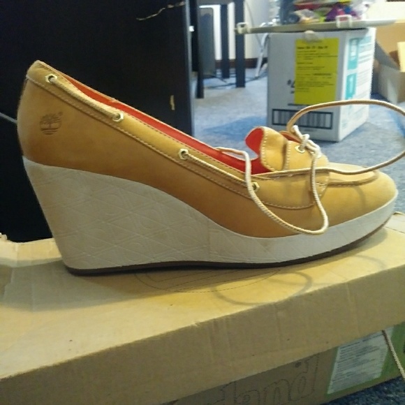 Brand new in the box Women's wheat Timberland's - Picture 1 of 4